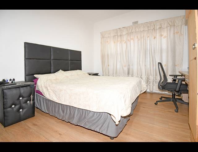 3 BEDROOM HOUSE FOR SALE IN MAYFAIR WEST